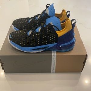 Nike Kids' Grade School LeBron 18 Basketball Shoes